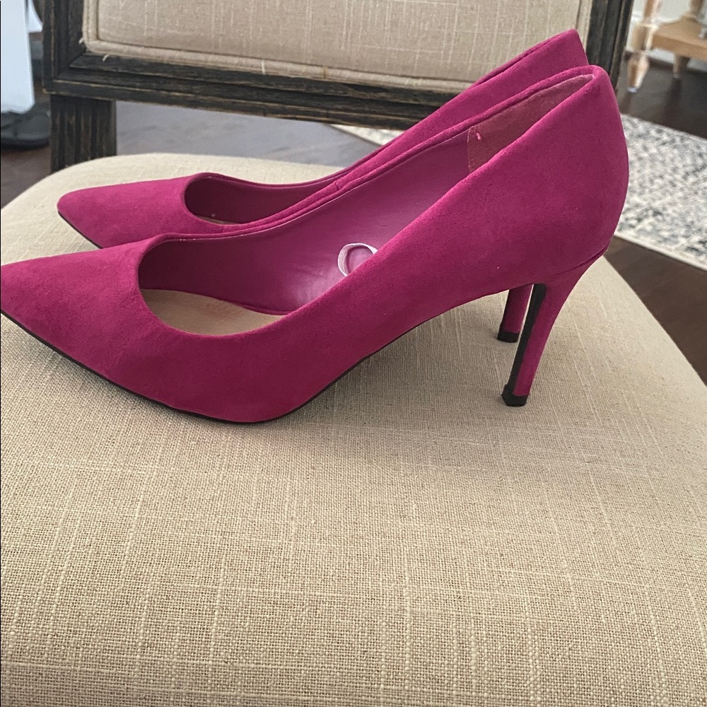 Suede  Pumps Fuchsia color. Size 7US/38EUR